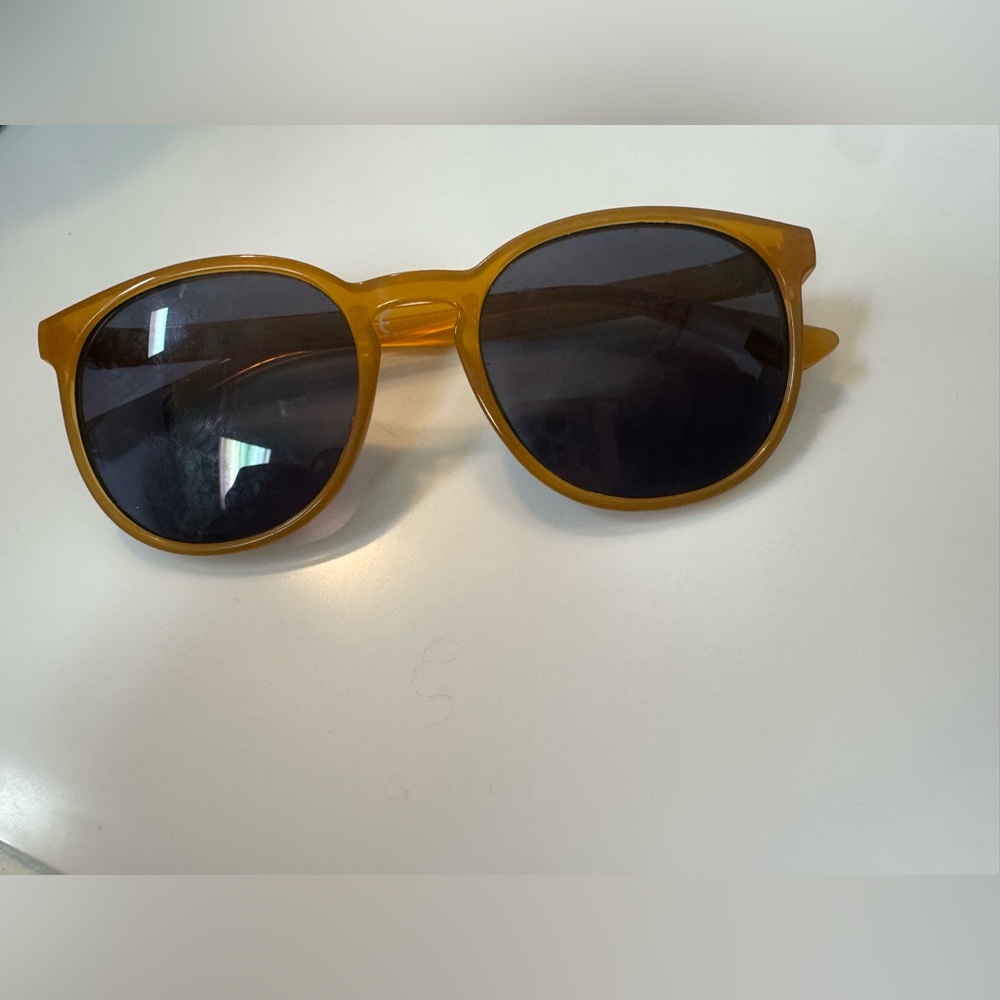 Stylish Sunglasses with Amber Frame